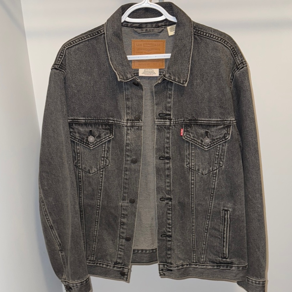 Levi's Grey Denim Jacket Timeless Style